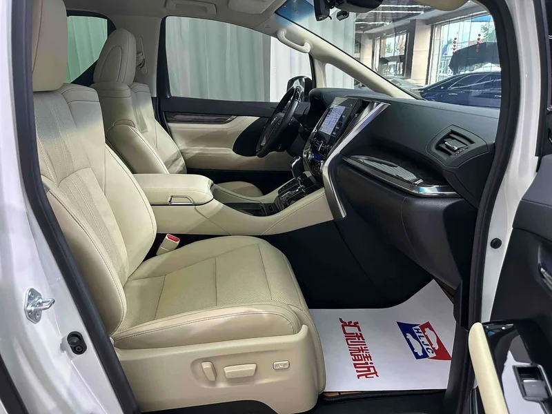 Toyota Alphard — фото 17