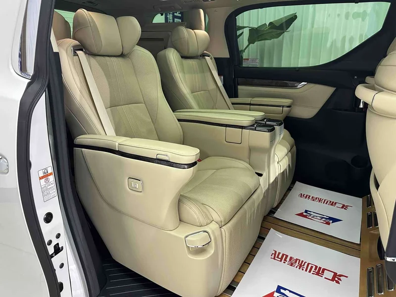 Toyota Alphard — фото 18