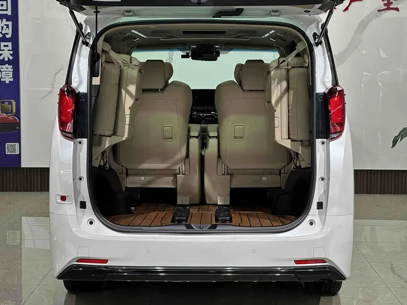 Toyota Alphard — фото 21