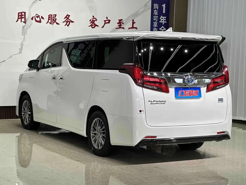 Toyota Alphard — фото 4