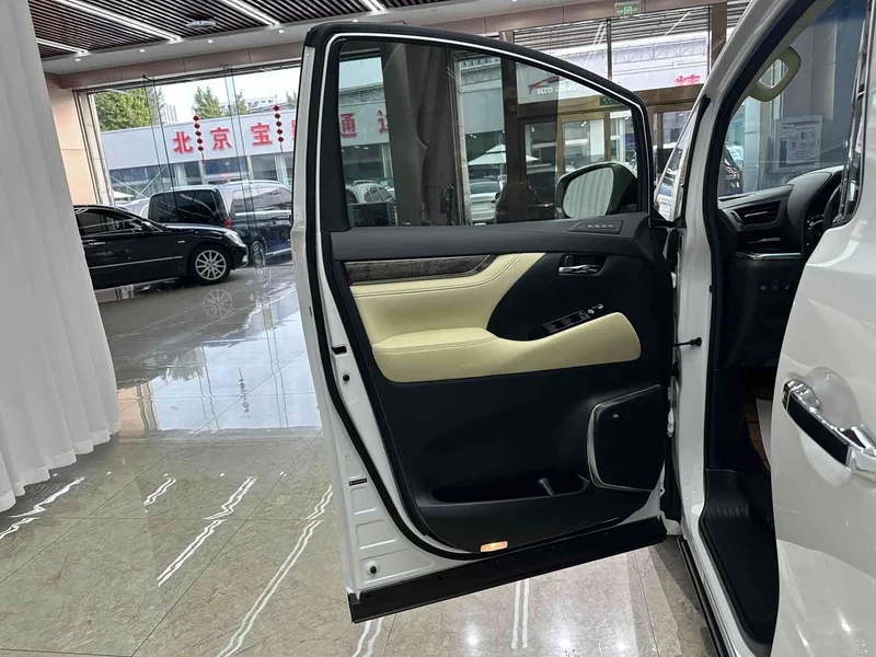 Toyota Alphard — фото 7