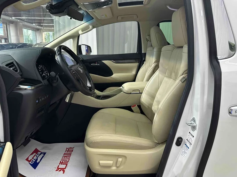 Toyota Alphard — фото 9