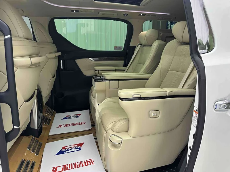 Toyota Alphard — фото 10