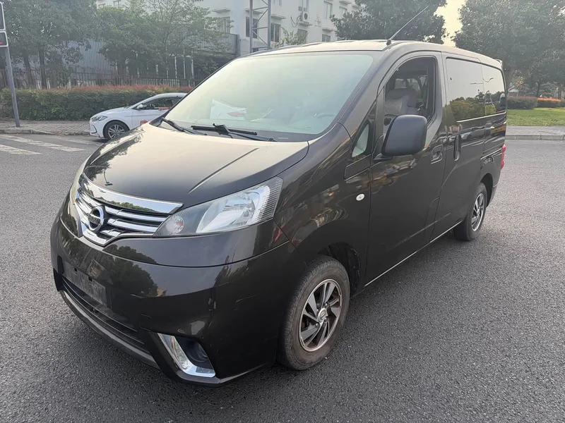 Nissan NV200 — фото 1