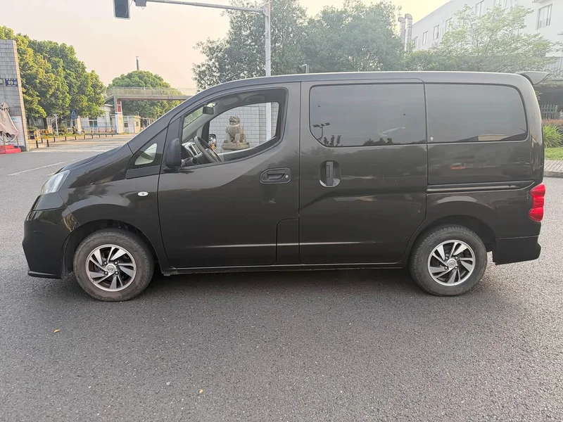 Nissan NV200 — фото 4