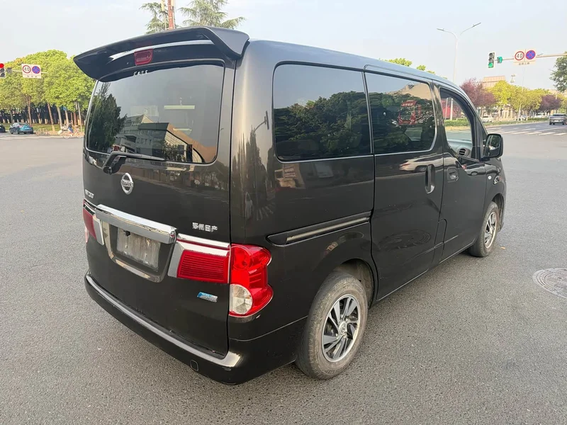 Nissan NV200 — фото 7