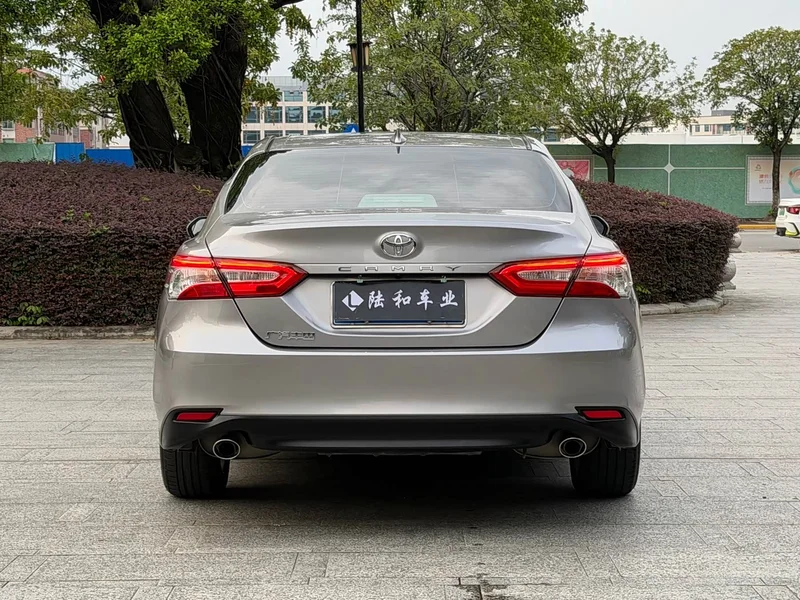Toyota Camry — фото 20