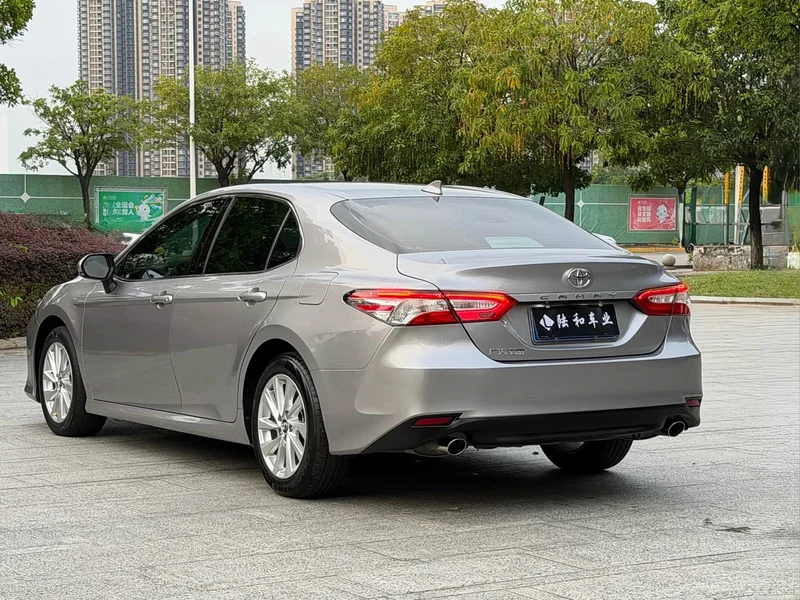 Toyota Camry — фото 21