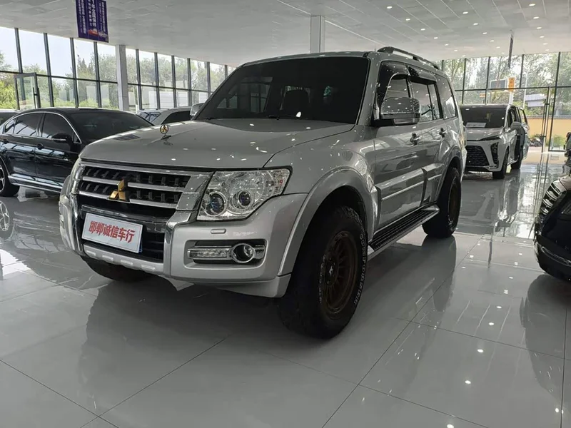 Mitsubishi Pajero (Imported) — фото 1
