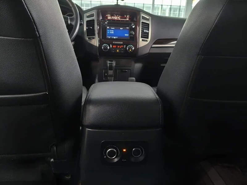 Mitsubishi Pajero (Imported) — фото 15