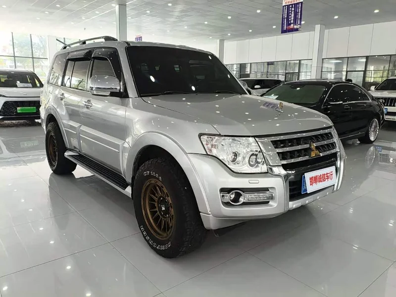 Mitsubishi Pajero (Imported) — фото 3