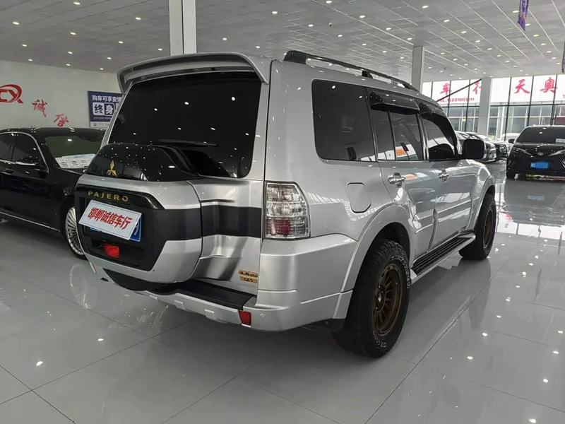 Mitsubishi Pajero (Imported) — фото 4