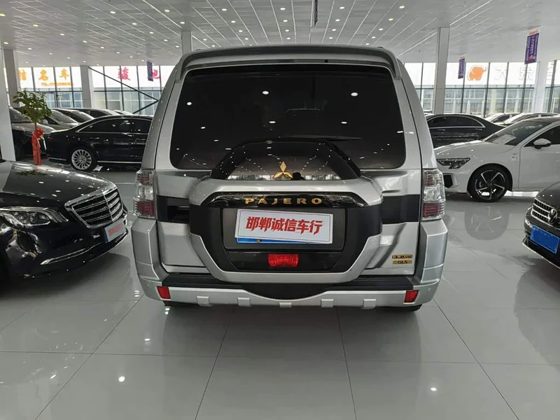 Mitsubishi Pajero (Imported) — фото 5