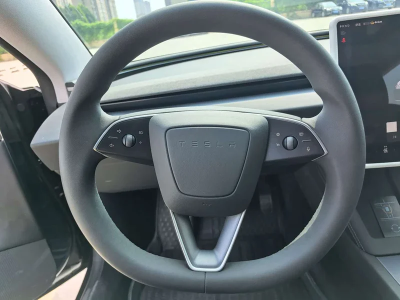 Tesla Model 3 — фото 14