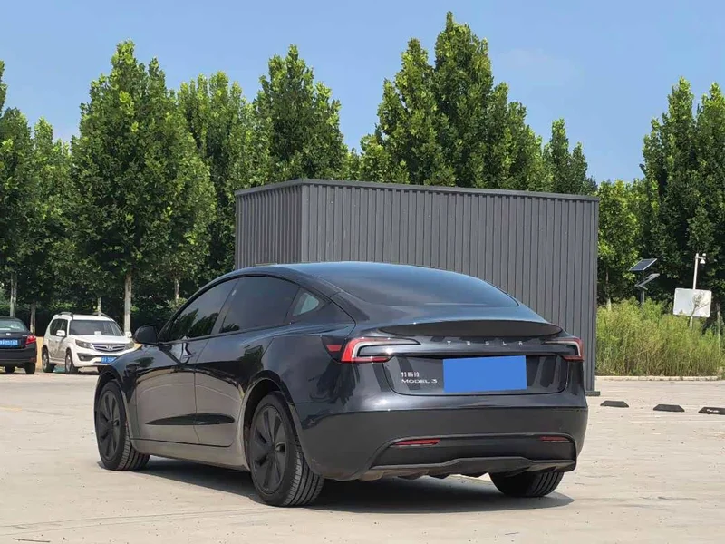 Tesla Model 3 — фото 18