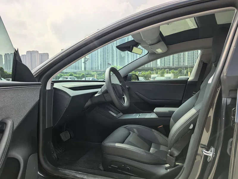 Tesla Model 3 — фото 4