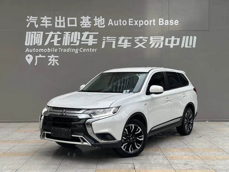Mitsubishi Outlander — фото 1