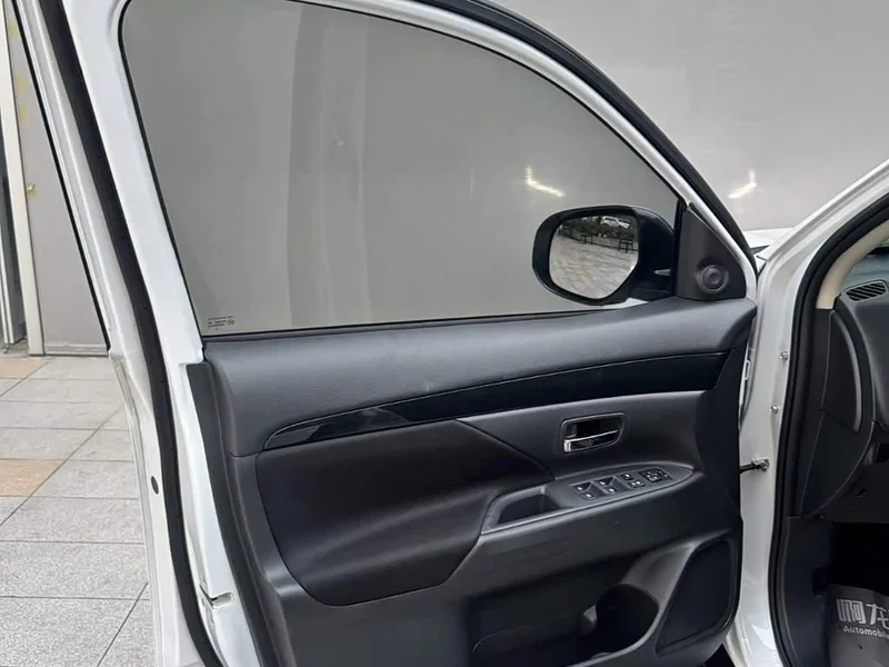 Mitsubishi Outlander — фото 12