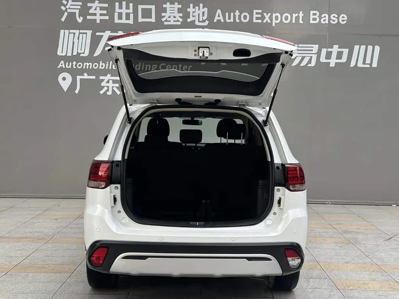 Mitsubishi Outlander — фото 13
