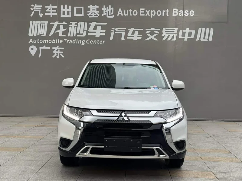 Mitsubishi Outlander — фото 2