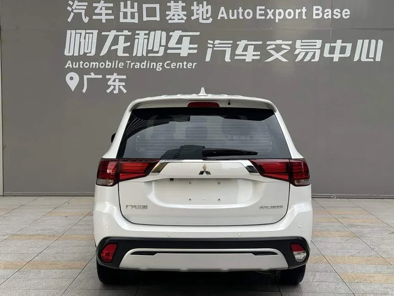 Mitsubishi Outlander — фото 4
