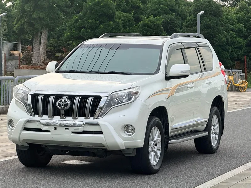 Toyota Prado — фото 1