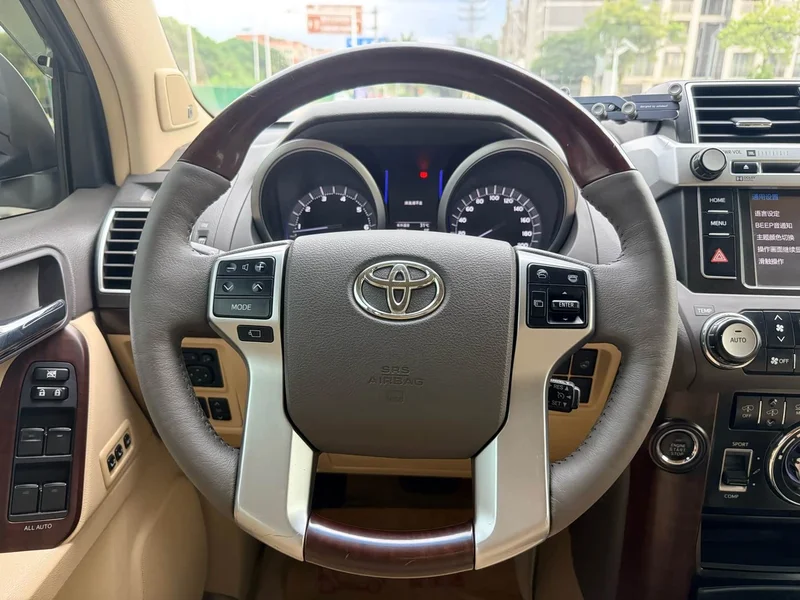 Toyota Prado — фото 12