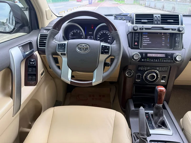 Toyota Prado — фото 13