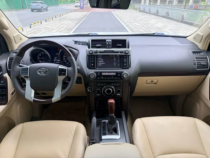 Toyota Prado — фото 9