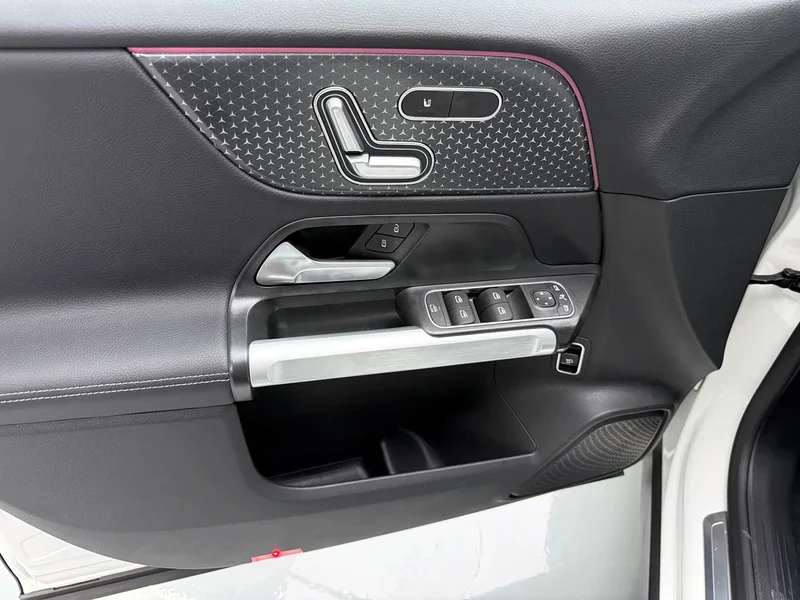Mercedes-Benz EQB — фото 11