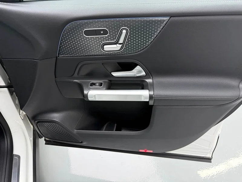 Mercedes-Benz EQB — фото 10