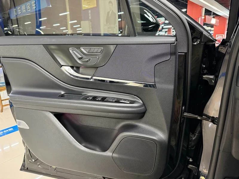 Jeep Renegade — фото 10