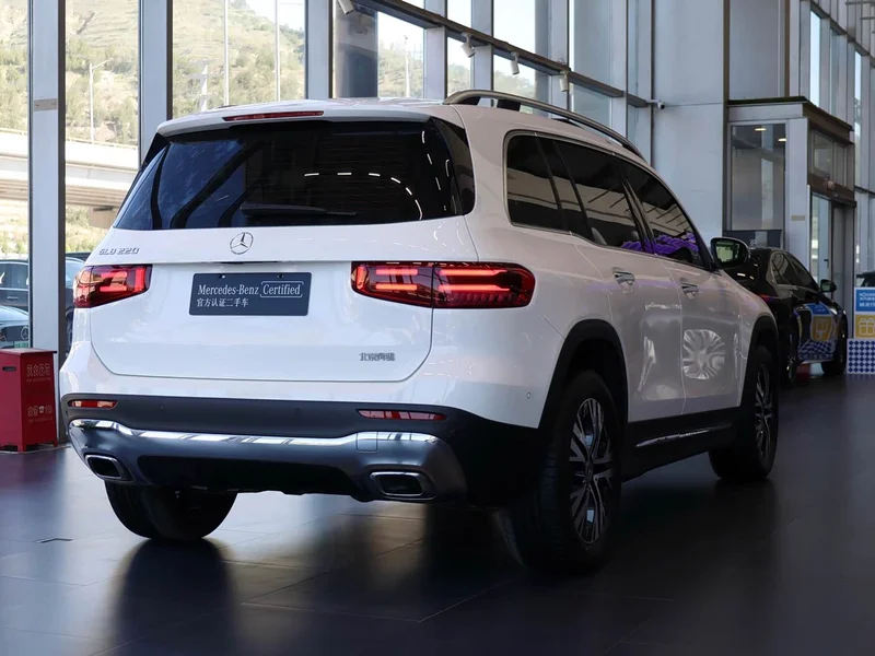 Mercedes-Benz GLB — фото 12