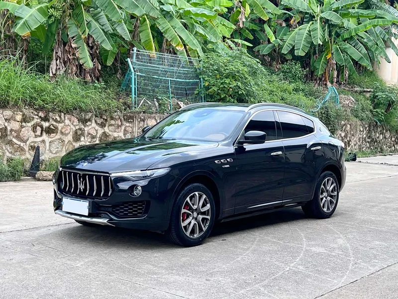 Maserati Levante — фото 1