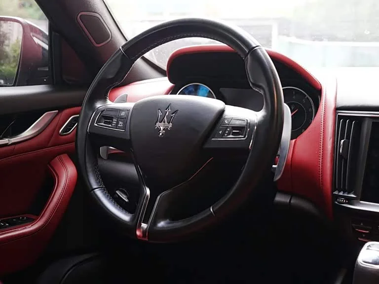 Maserati Levante — фото 13