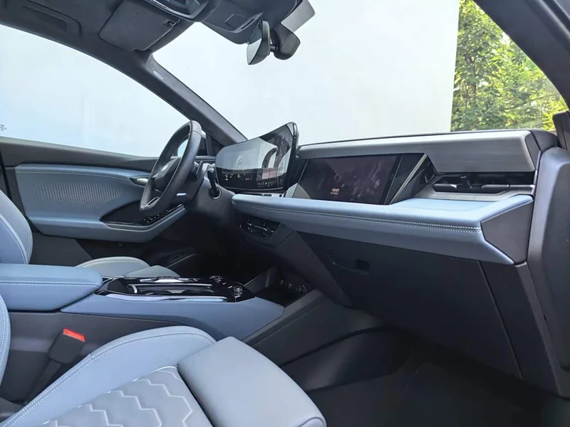 Audi Q6L e-tron — фото 15