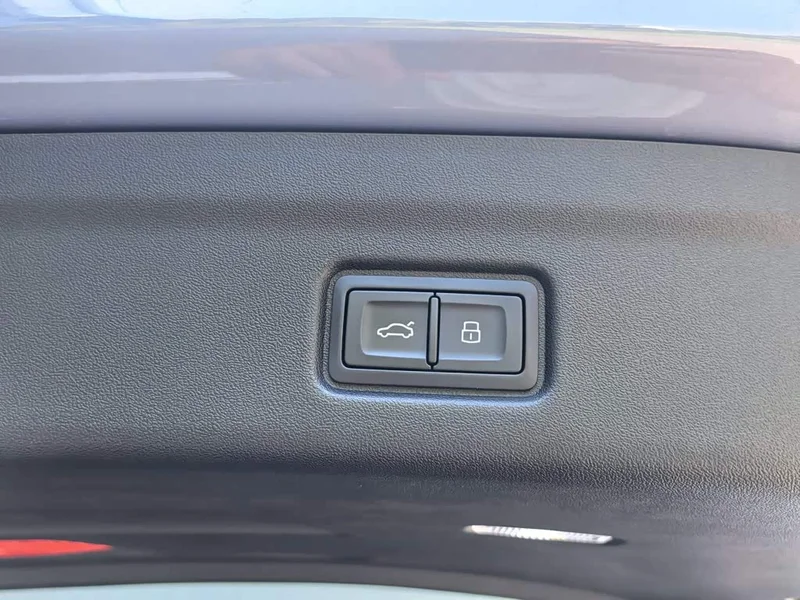 Audi Q6L e-tron — фото 17