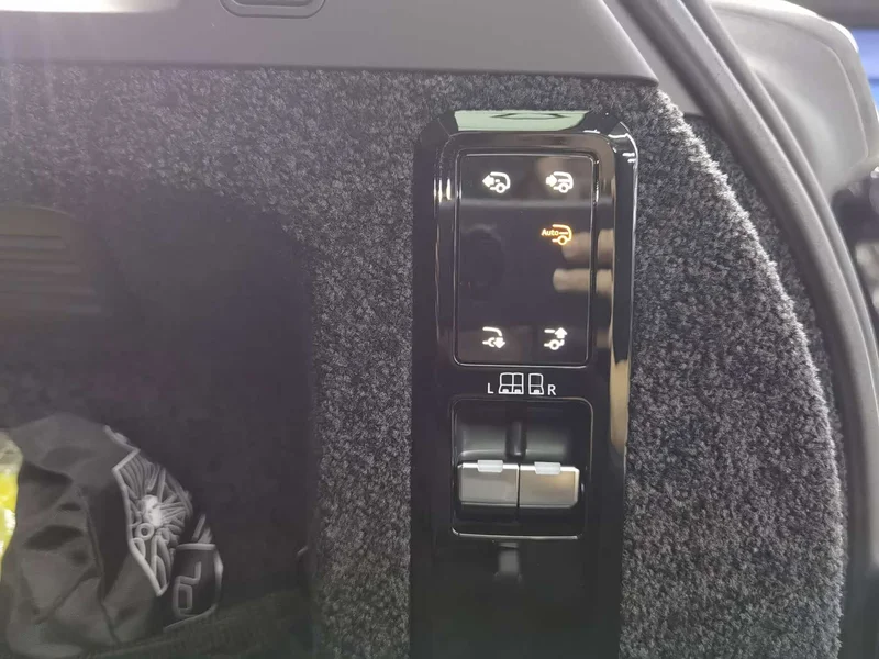 Land Rover Range Rover — фото 19