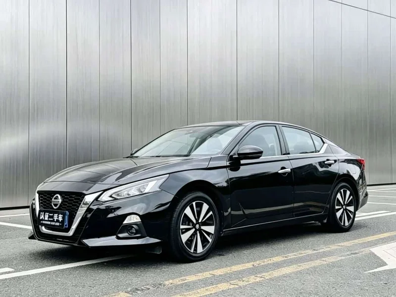 Nissan Teana — фото 1