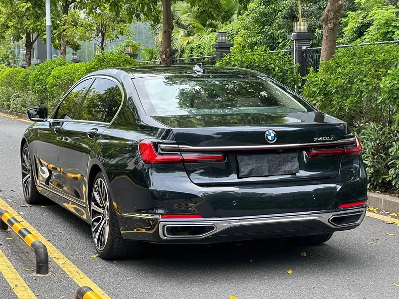 BMW 7-Series — фото 14