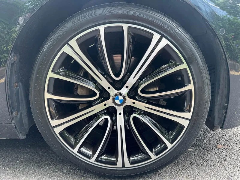 BMW 7-Series — фото 15