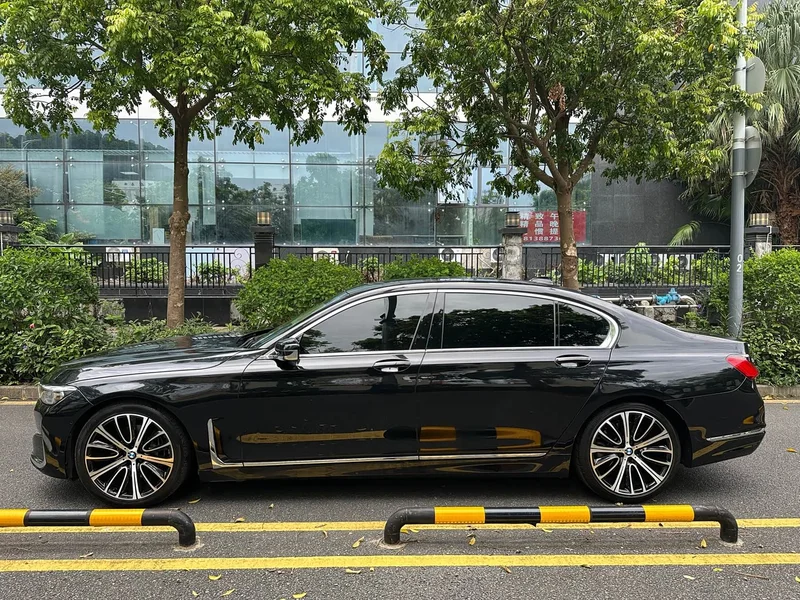 BMW 7-Series — фото 4