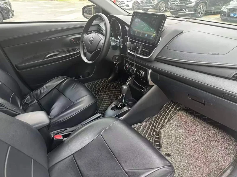 Toyota Yaris L — фото 11