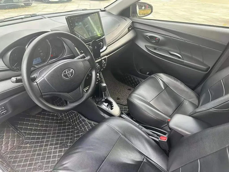Toyota Yaris L — фото 12
