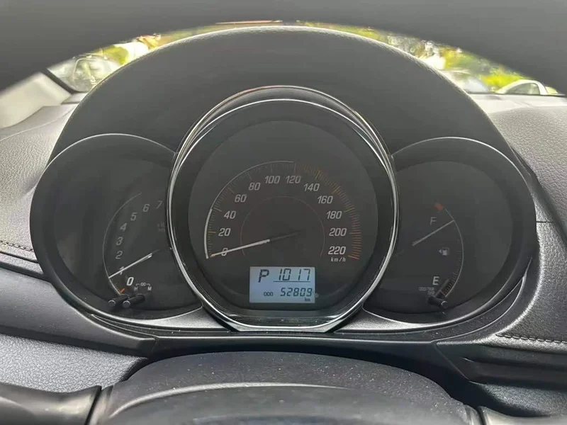 Toyota Yaris L — фото 17