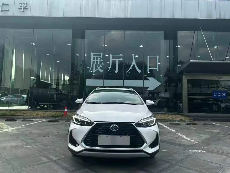 Toyota Yaris L — фото 2