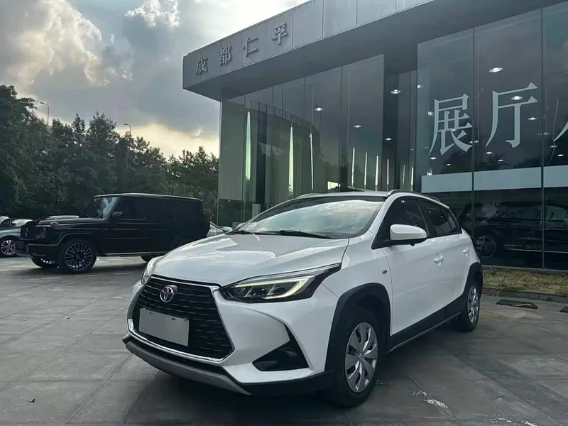 Toyota Yaris L — фото 4
