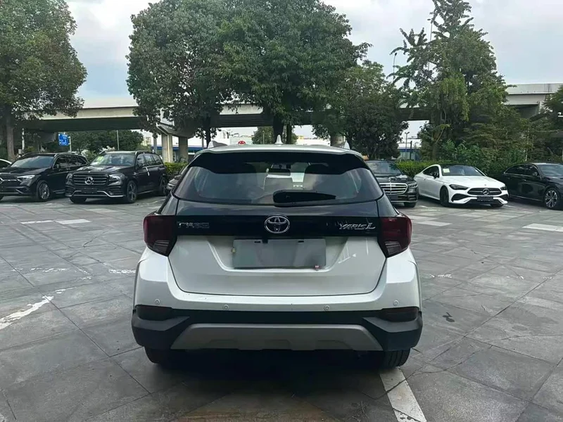 Toyota Yaris L — фото 7