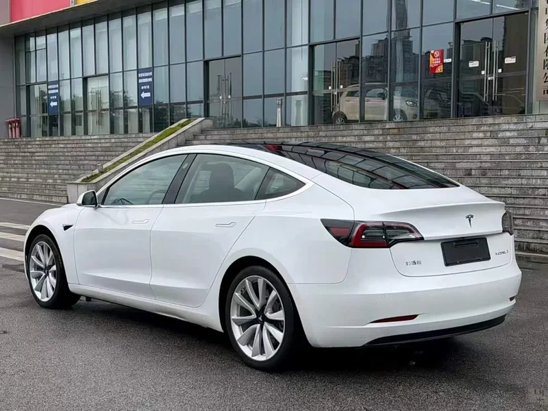 Tesla Model 3 — фото 2