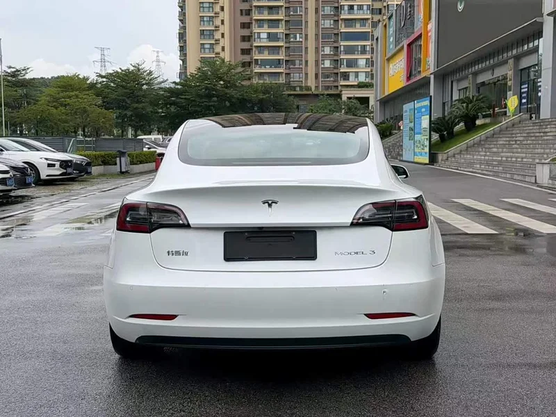 Tesla Model 3 — фото 3